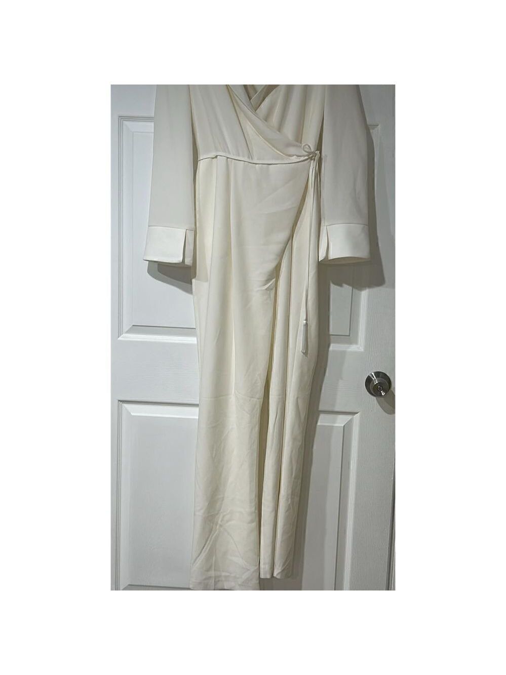 Cinq a Sept Ivory Holiday Macie Wrap Jumpsuit Size 8 - Picture 12 of 12